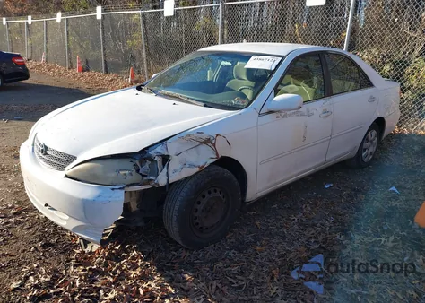 2002 Toyota Camry Le z USA, uszkodzony, nr VIN 4T1BE32K32U104497